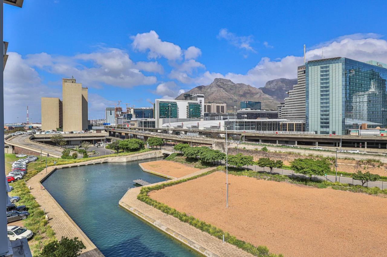 Apartment Harbour Bridge 417 By Ctha Cape Town